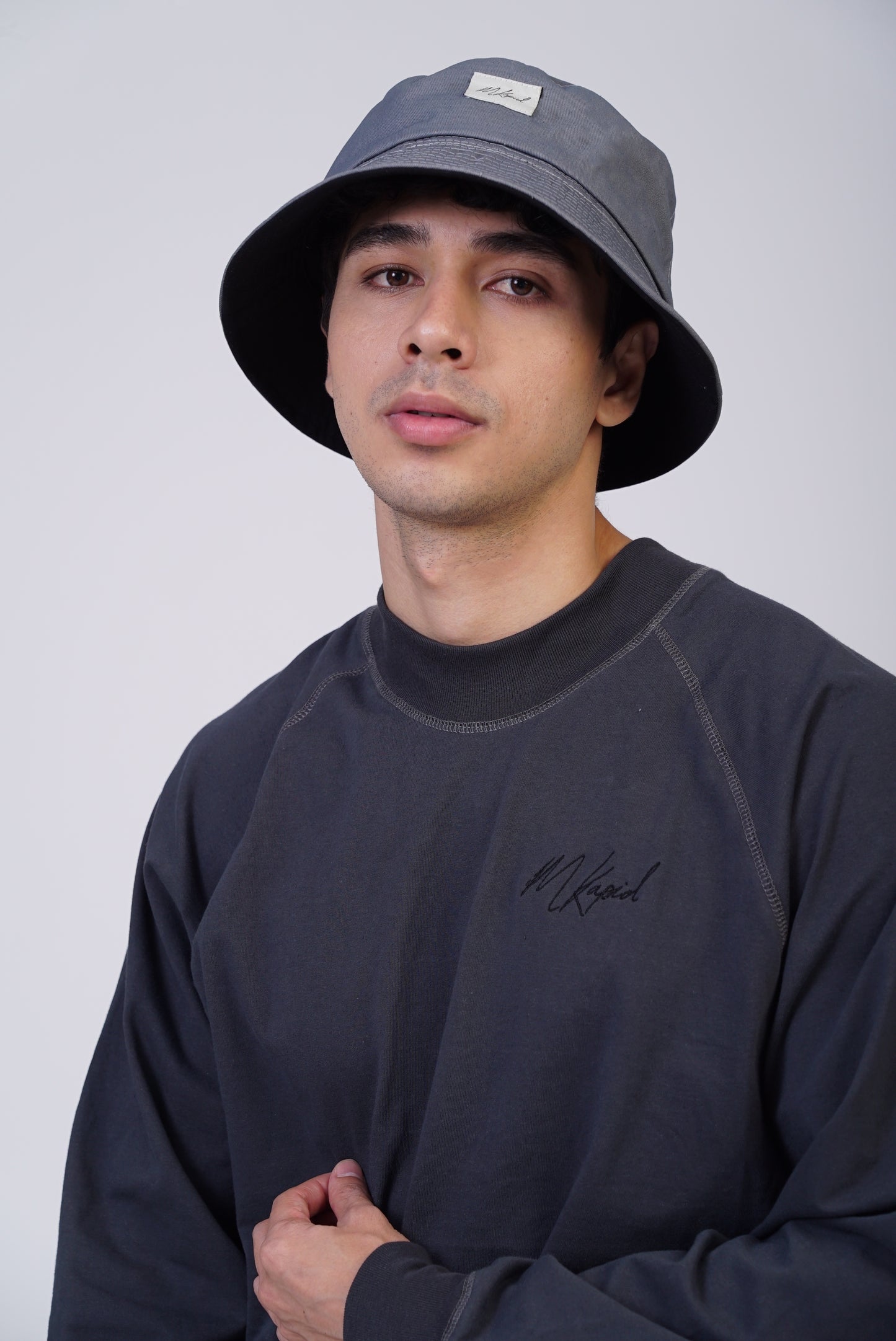 REVERSIBLE BUCKET HAT