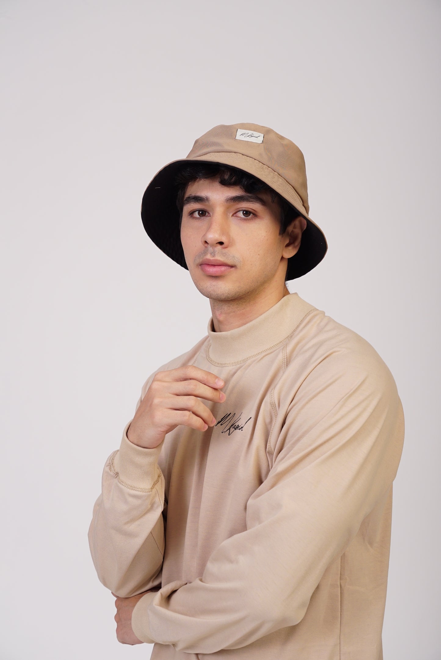 REVERSIBLE BUCKET HAT