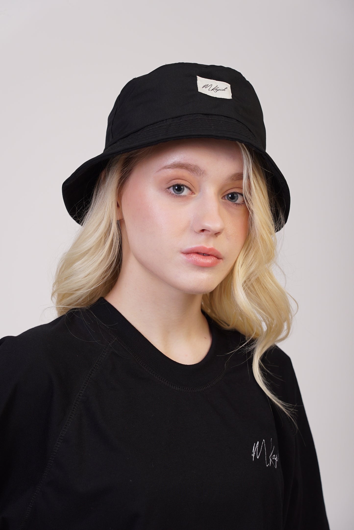 REVERSIBLE BUCKET HAT