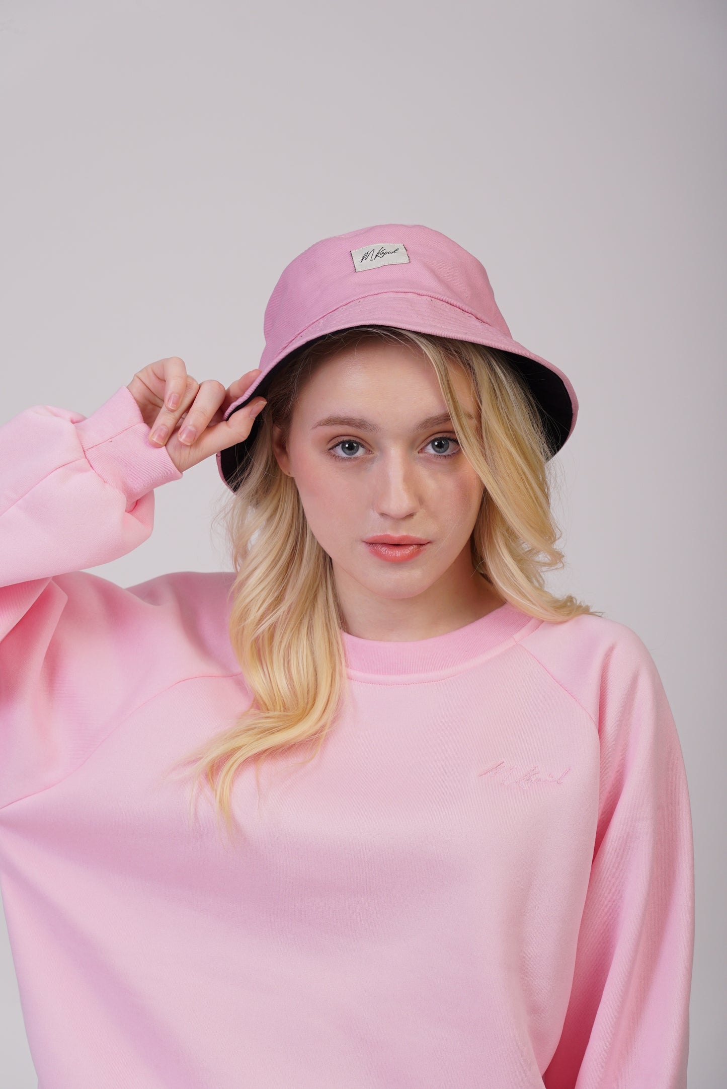 REVERSIBLE BUCKET HAT